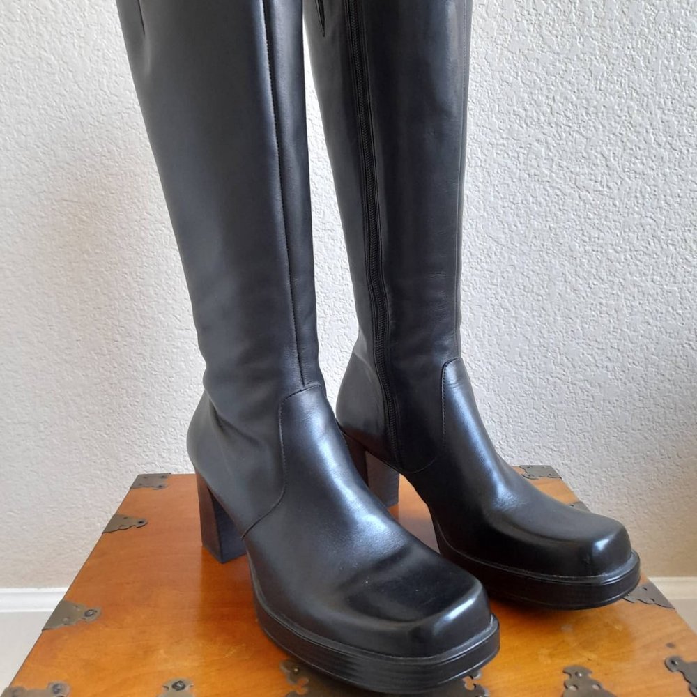 Never Been Worn Gianni Bini Tall Leather Platform Boots